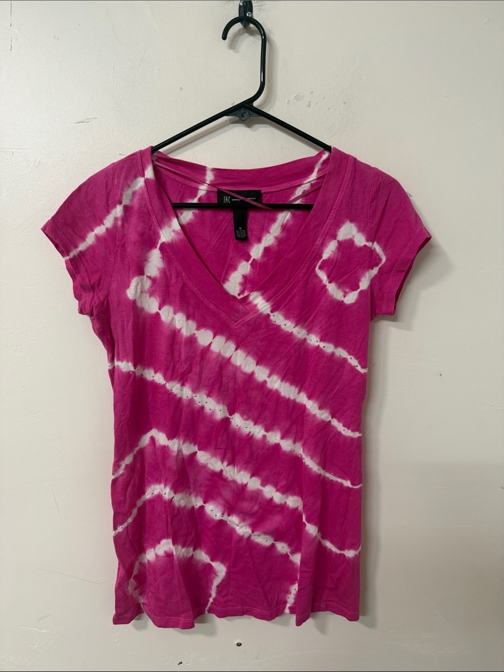 INC International Concepts Fuchsia and White Tie-Dye V-Neck Tee y2k
